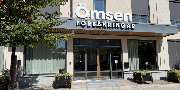 Bild på ingången till Ömsen Försäkringar.