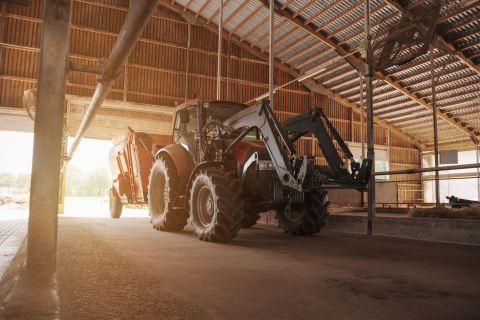 traktor i byggnad