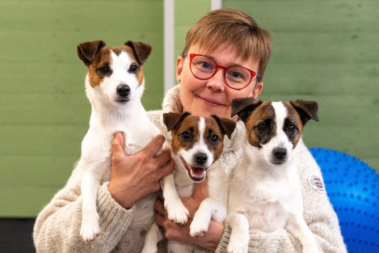 Pernilla Blomroos med hundar